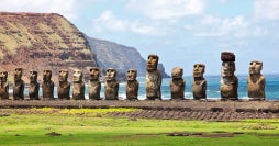 Isla de Pascua y paisajes lunares