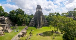 Ruinas Mayas de Antigua, Atitlán y Tikal
