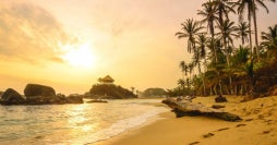 Encantos coloniales y costa caribeña