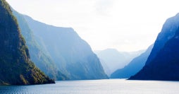 Fiordos noruegos y canales de Estocolmo 